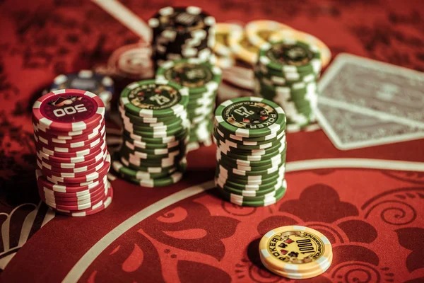 BandarQ game table interface on daftar slot showing banker rotation and player hands