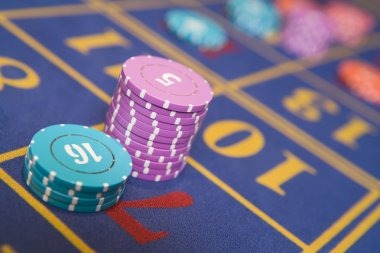 Lightning Baccarat payout table and multiplier card display